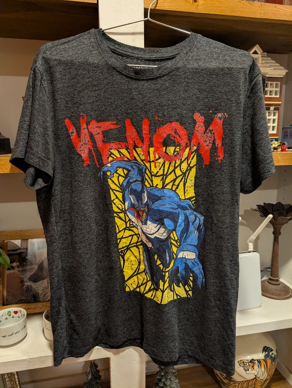 Marvel Venom Distressed Gray Graphic T-shirt Size Medium
